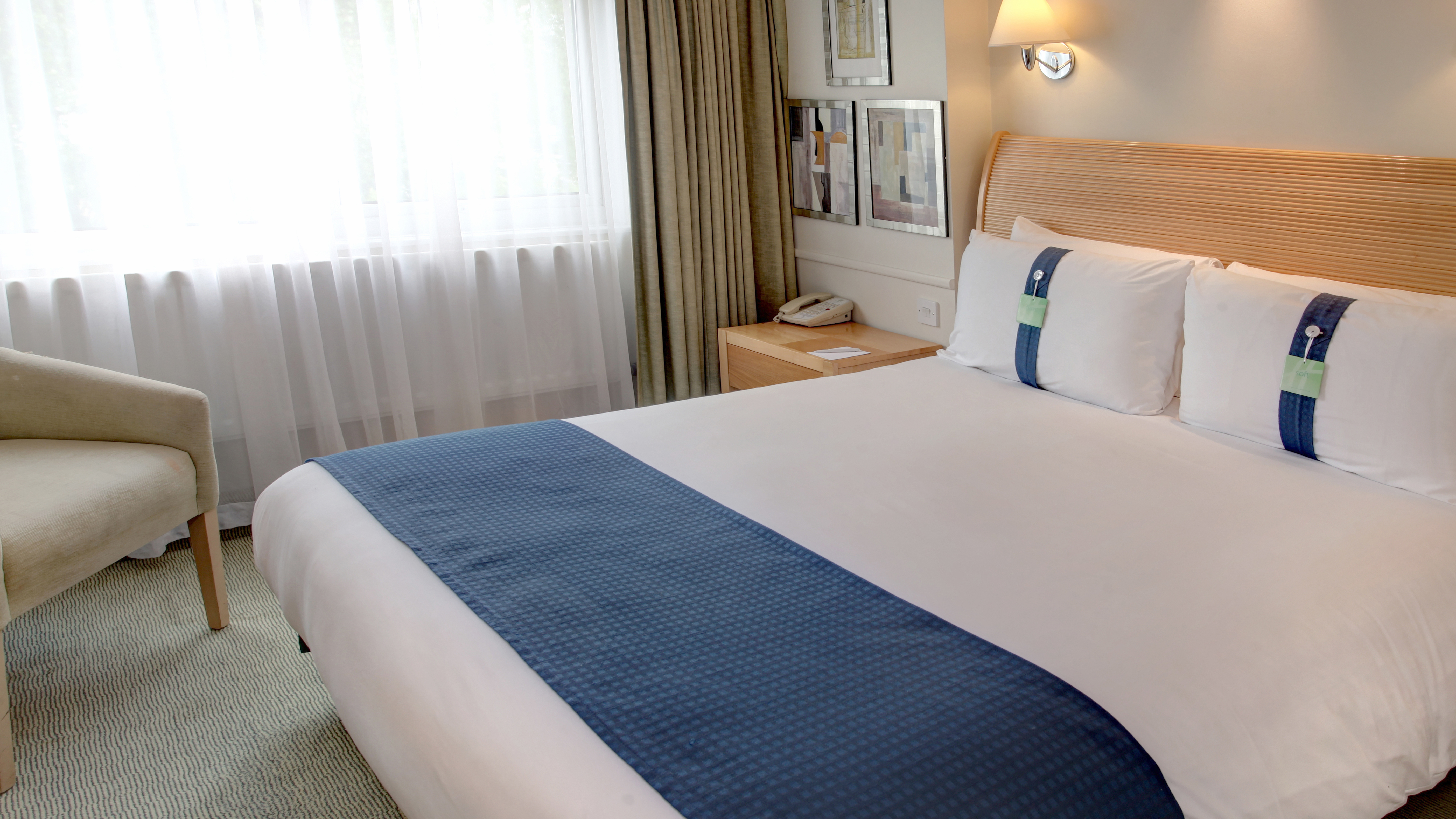 Double bed | HI Gatwick